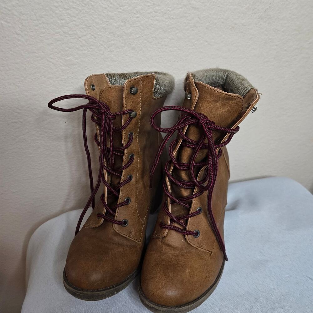 Maurices hiking boot heel lace up high boot 9
